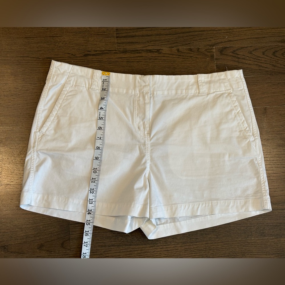 Women's Vineyard Vine Chino shorts, washed never worn